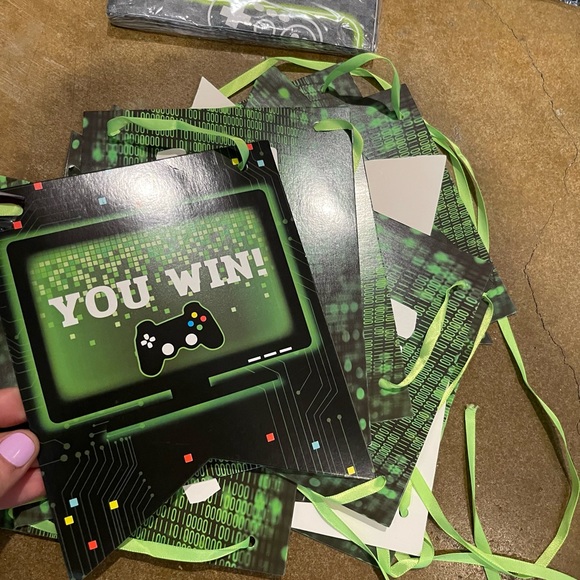 Game on party decorations - Picture 8 of 12